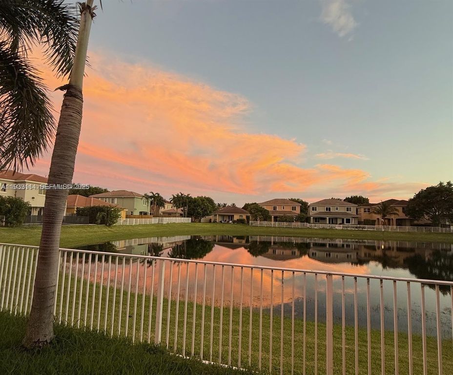 Image 28 of property listing at 8934 SW 206th St, Cutler Bay, FL 33189