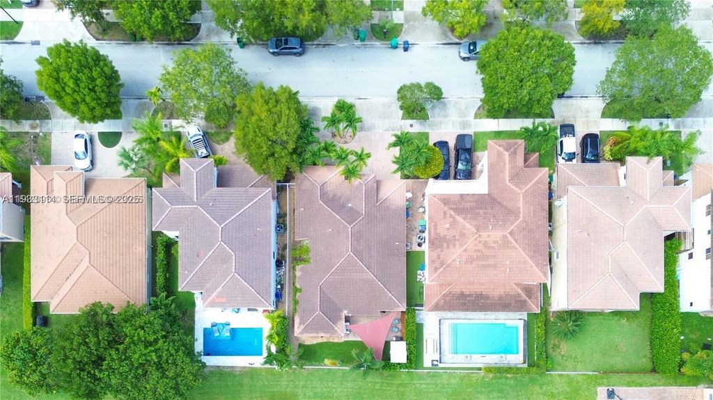 Image 29 of property listing at 8934 SW 206th St, Cutler Bay, FL 33189