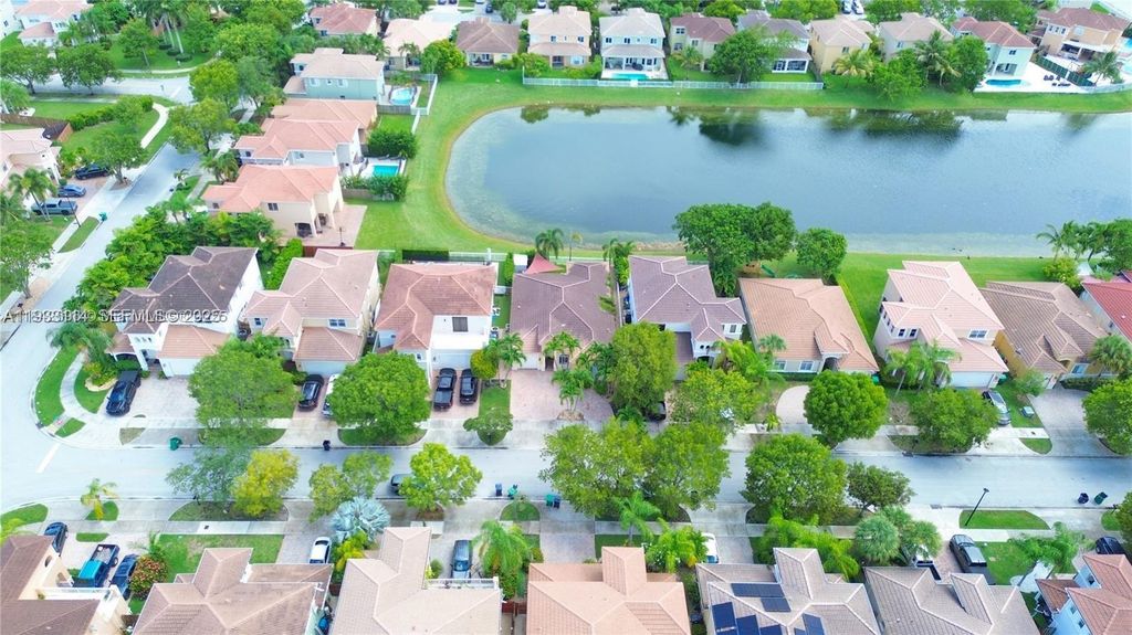 Image 31 of property listing at 8934 SW 206th St, Cutler Bay, FL 33189