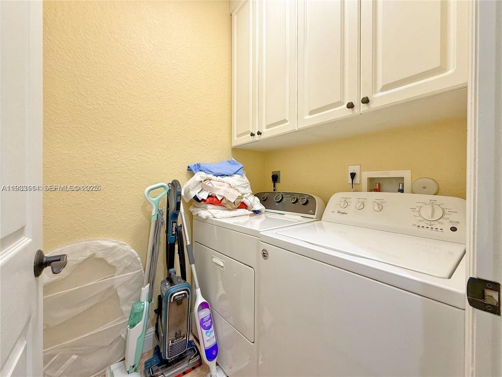 Image 6 of property listing at 8934 SW 206th St, Cutler Bay, FL 33189