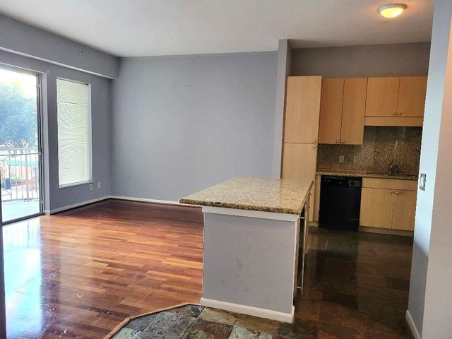 3505 Sage Road 211, Houston, TX 77056