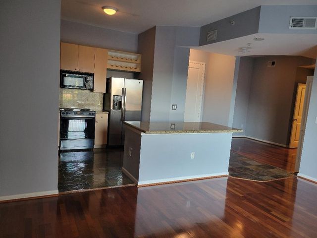 3505 Sage Road 211, Houston, TX 77056