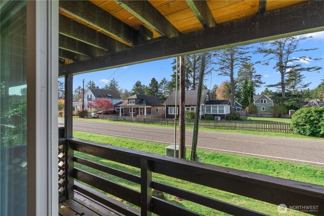1208 34th Street, Seaview, WA 98644