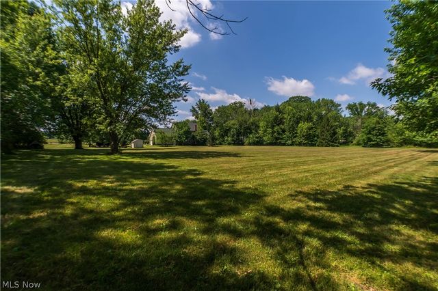 1807 Smith Kramer Street NE, Hartville, OH 44632