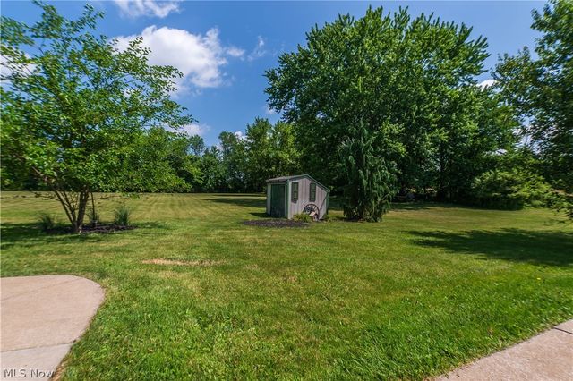 1807 Smith Kramer Street NE, Hartville, OH 44632