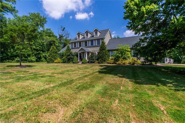1807 Smith Kramer Street NE, Hartville, OH 44632