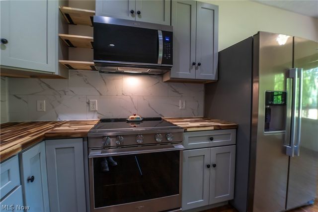 1807 Smith Kramer Street NE, Hartville, OH 44632
