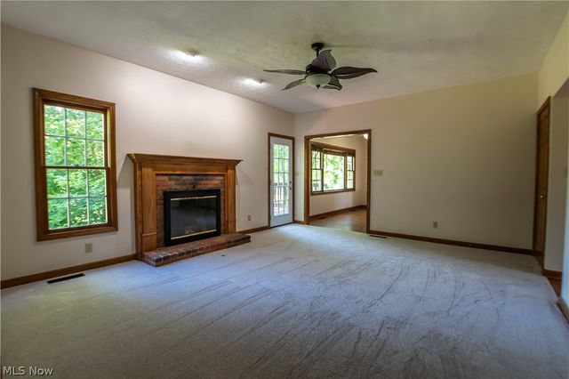 1807 Smith Kramer Street NE, Hartville, OH 44632