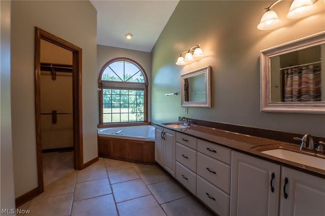 1807 Smith Kramer Street NE, Hartville, OH 44632