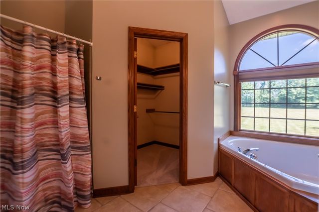 1807 Smith Kramer Street NE, Hartville, OH 44632