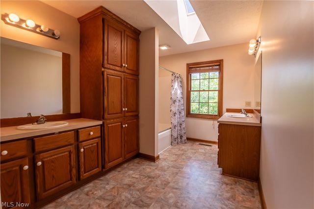 1807 Smith Kramer Street NE, Hartville, OH 44632