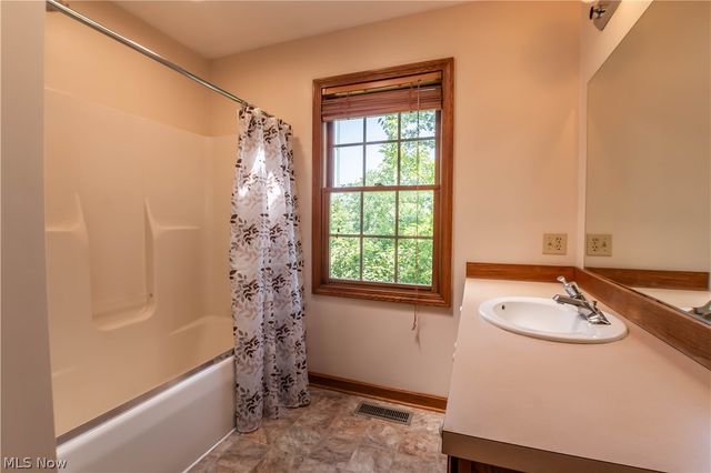 1807 Smith Kramer Street NE, Hartville, OH 44632