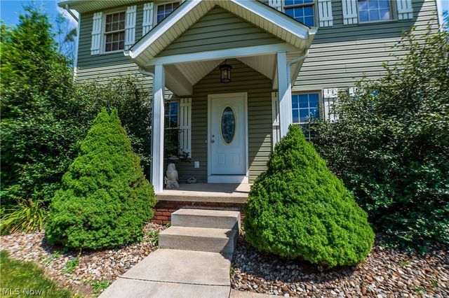 1807 Smith Kramer Street NE, Hartville, OH 44632