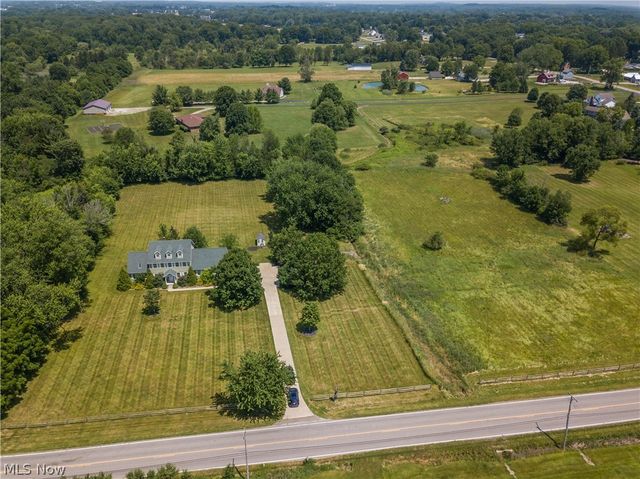 1807 Smith Kramer Street NE, Hartville, OH 44632