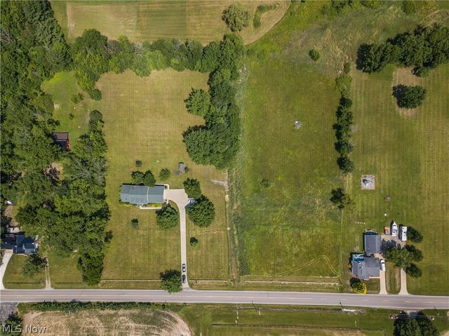 1807 Smith Kramer Street NE, Hartville, OH 44632