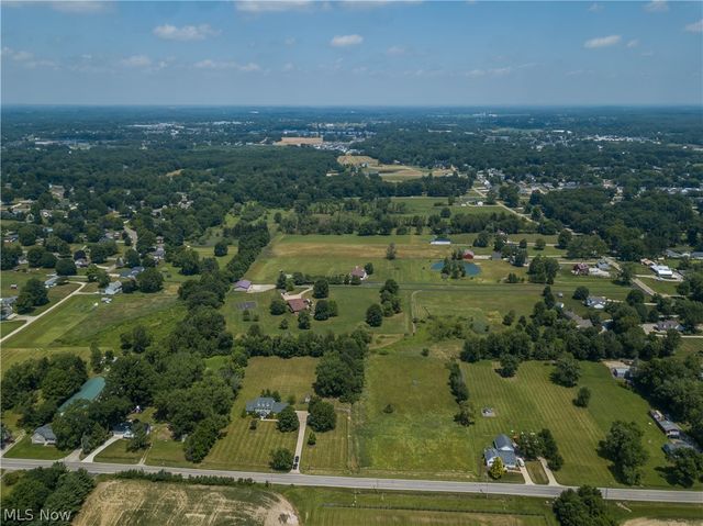 1807 Smith Kramer Street NE, Hartville, OH 44632