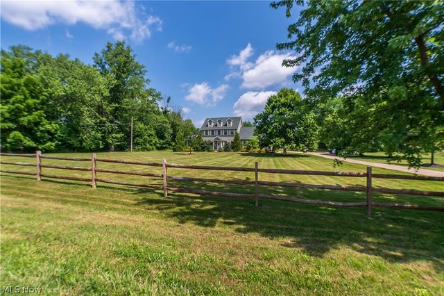 1807 Smith Kramer Street NE, Hartville, OH 44632