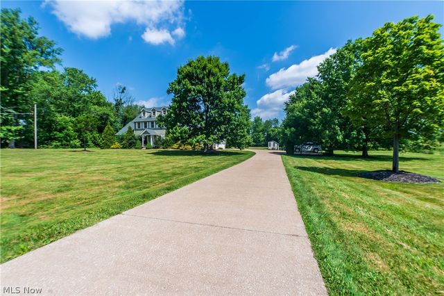 1807 Smith Kramer Street NE, Hartville, OH 44632