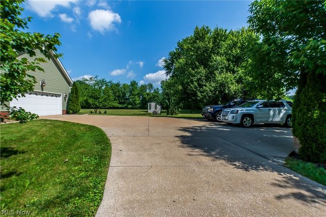 1807 Smith Kramer Street NE, Hartville, OH 44632