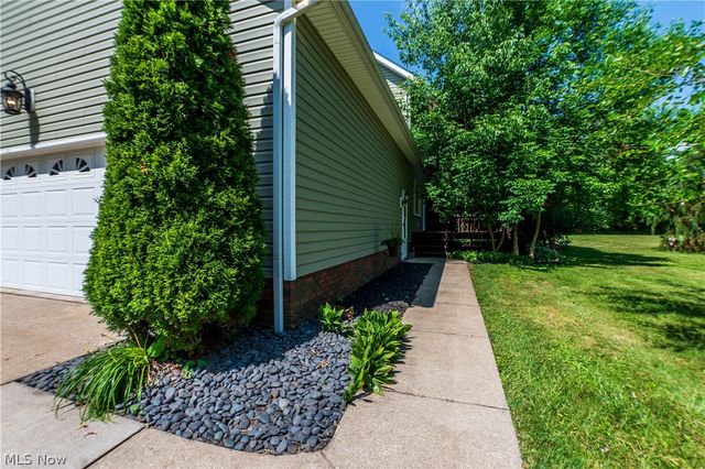 1807 Smith Kramer Street NE, Hartville, OH 44632