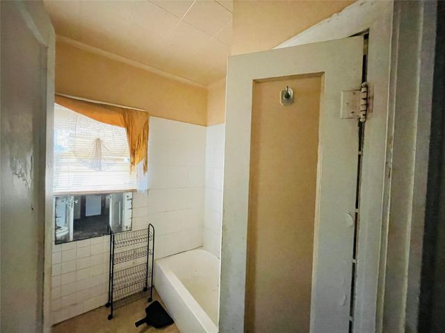 1460 Prairie Street, Beaumont, TX 77701