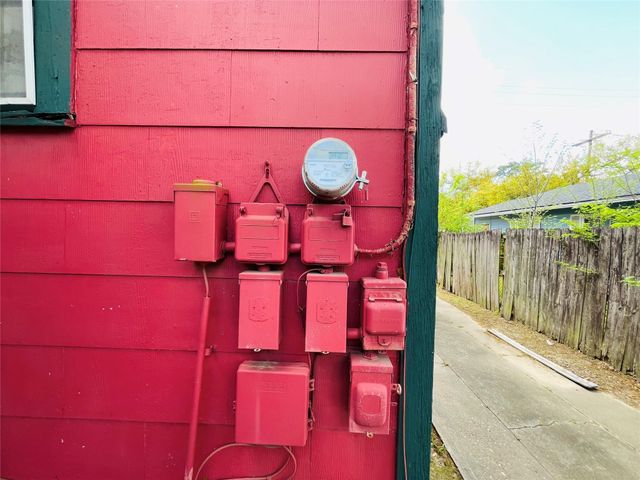 1460 Prairie Street, Beaumont, TX 77701