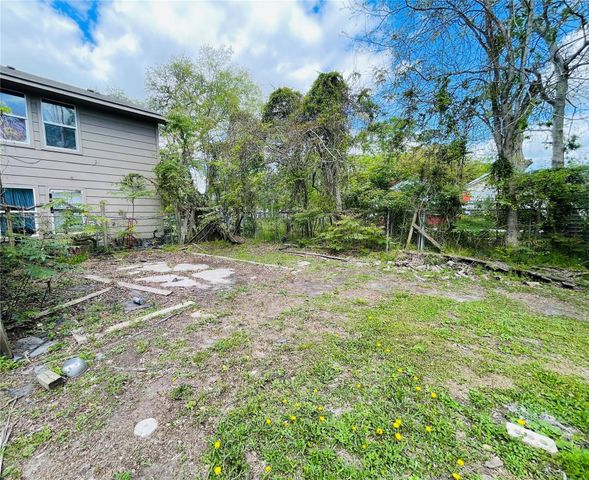 1460 Prairie Street, Beaumont, TX 77701