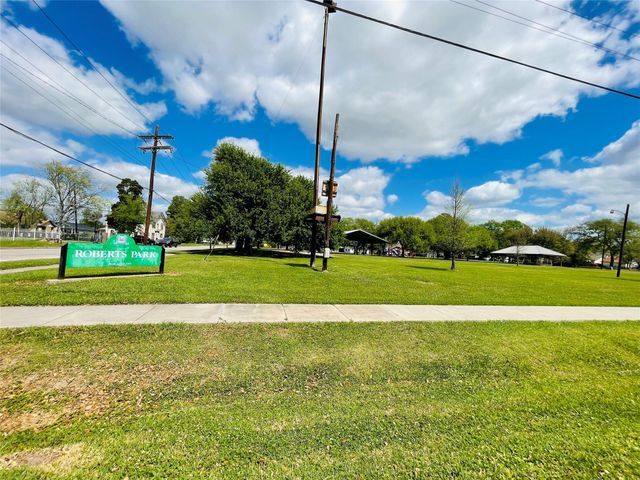 1460 Prairie Street, Beaumont, TX 77701