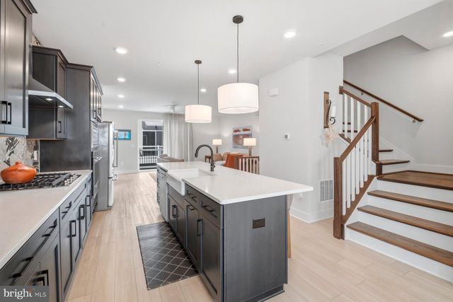 100 GLASS LN, Baltimore, MD 21230