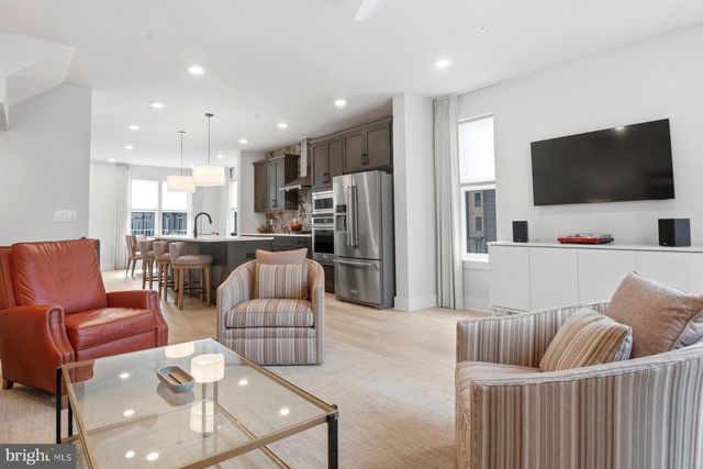 100 GLASS LN, Baltimore, MD 21230