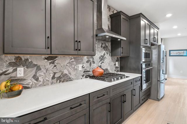 100 GLASS LN, Baltimore, MD 21230