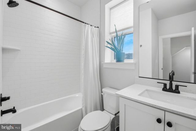 100 GLASS LN, Baltimore, MD 21230