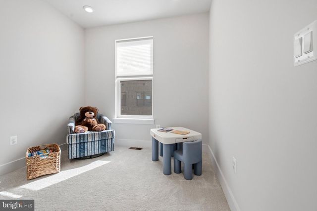 100 GLASS LN, Baltimore, MD 21230