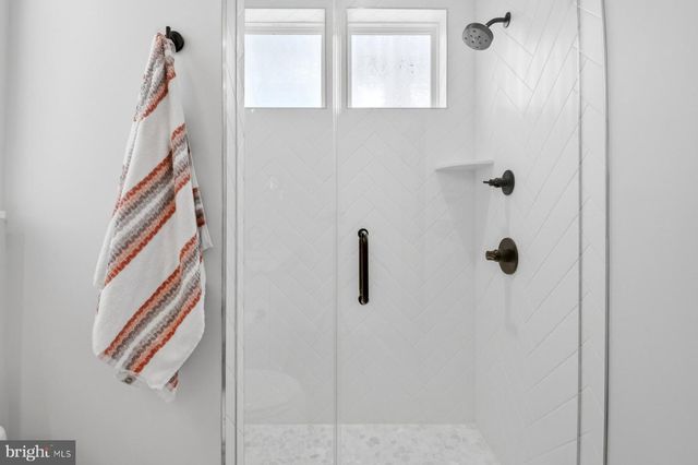 100 GLASS LN, Baltimore, MD 21230