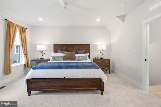 100 GLASS LN, Baltimore, MD 21230
