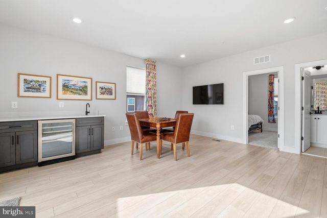 100 GLASS LN, Baltimore, MD 21230