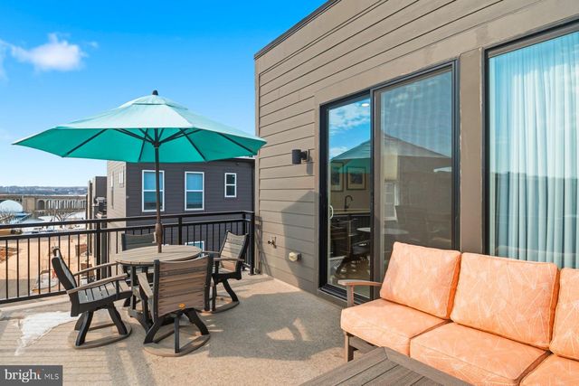 100 GLASS LN, Baltimore, MD 21230