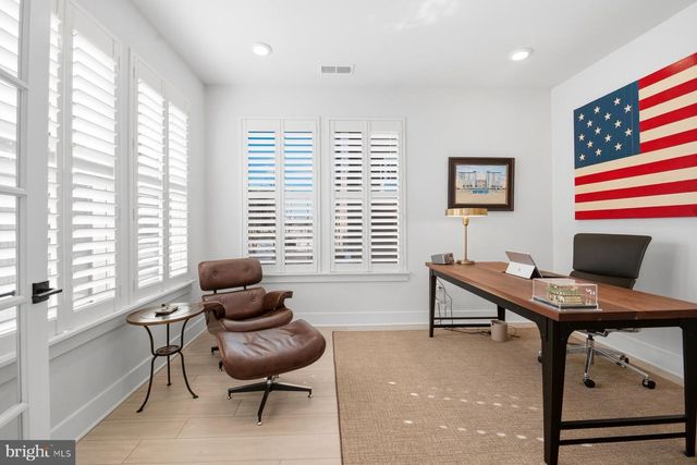 100 GLASS LN, Baltimore, MD 21230