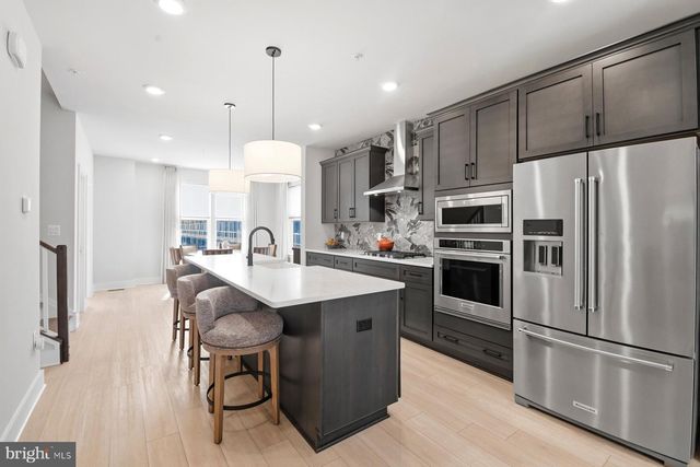 100 GLASS LN, Baltimore, MD 21230
