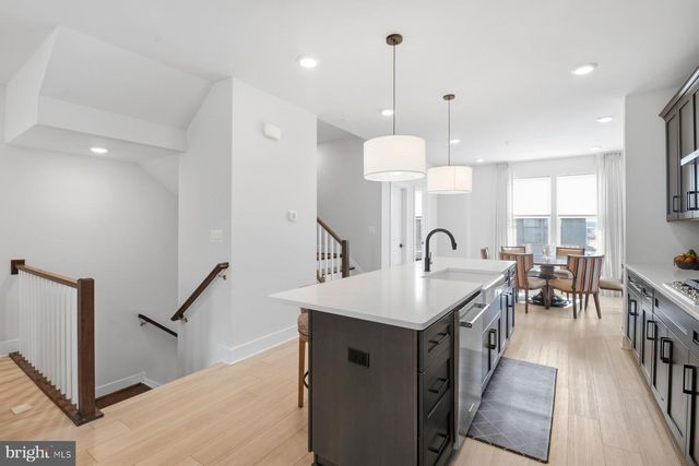 100 GLASS LN, Baltimore, MD 21230