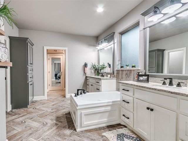 3932 Hutton Way, Edmond, OK 73034