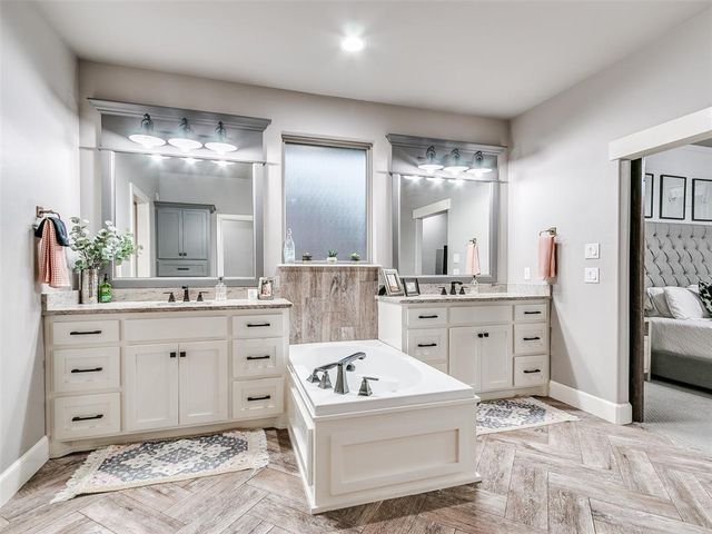 3932 Hutton Way, Edmond, OK 73034