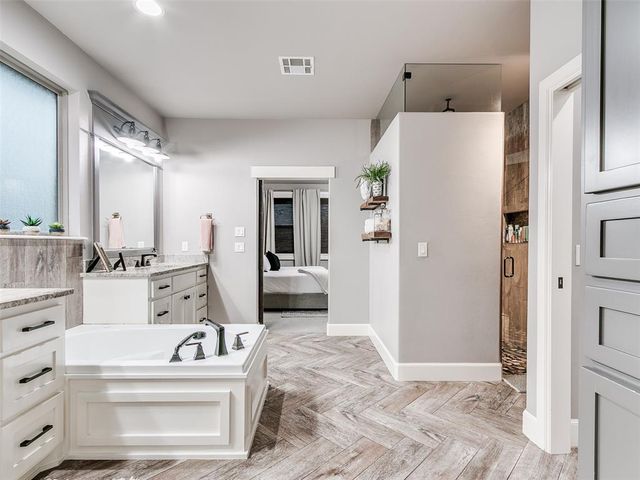 3932 Hutton Way, Edmond, OK 73034