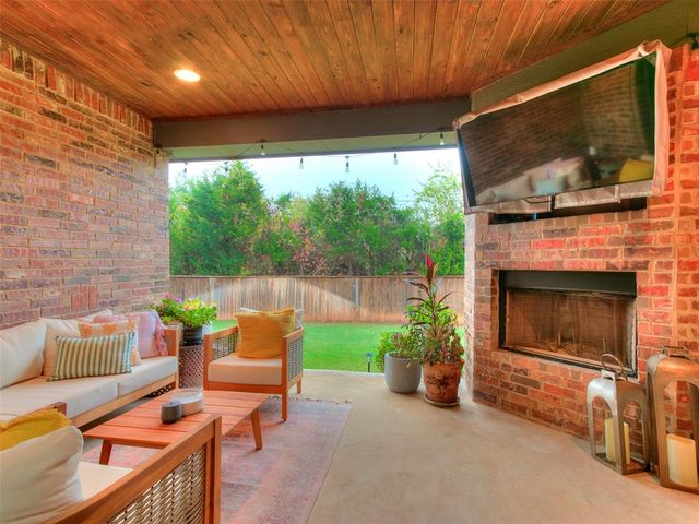 3932 Hutton Way, Edmond, OK 73034