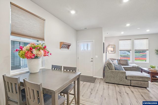 1933 NW Kent St St, Mcminnville, OR 97128