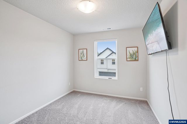 1933 NW Kent St St, Mcminnville, OR 97128