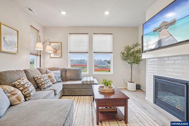 1933 NW Kent St St, Mcminnville, OR 97128