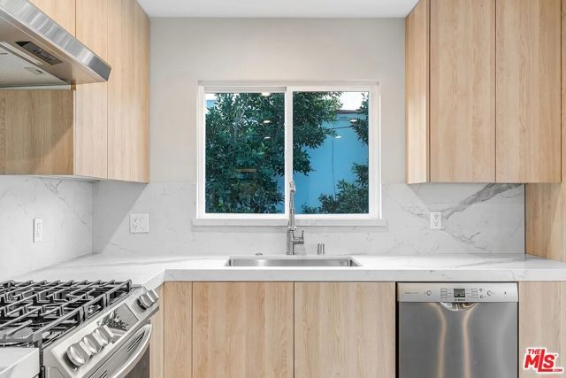 1427 N Vista Street 3, Los Angeles, CA 90046