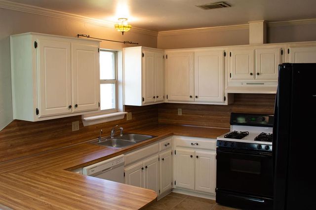 1609 Apian Way, Edmond, OK 73003