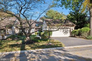 3 HOUNDS RUN LN, Blue Bell, PA 19422